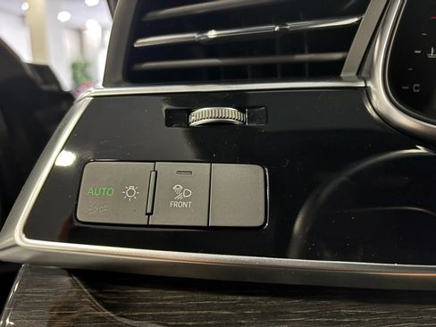Used 2019 Audi Q8 Premium w/ Convenience Package AWD/4WD image 32