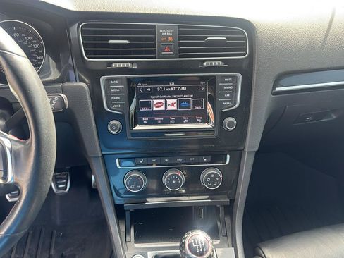 Used 2015 Volkswagen Golf 4-Door FWD image 10