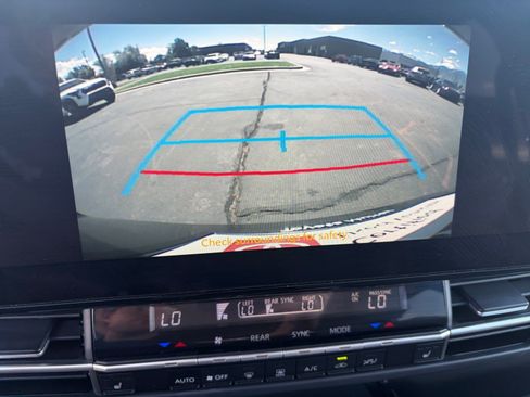 Used 2025 Toyota Sienna XLE FWD image 18