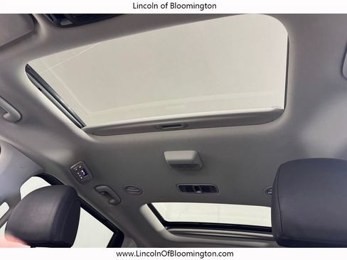 Used 2025 Kia Carnival SX Prestige FWD image 24