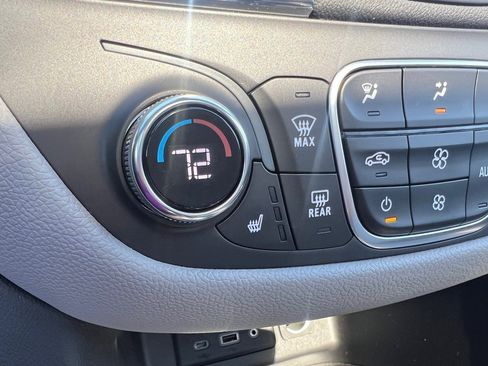 Used 2020 Chevrolet Equinox LT image 10