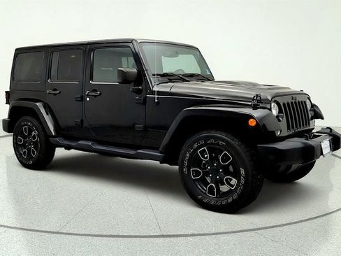 Used 2018 Jeep Wrangler Unlimited Sahara AWD/4WD image 3