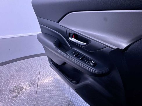 Used 2025 Toyota Grand Highlander AWD image 22