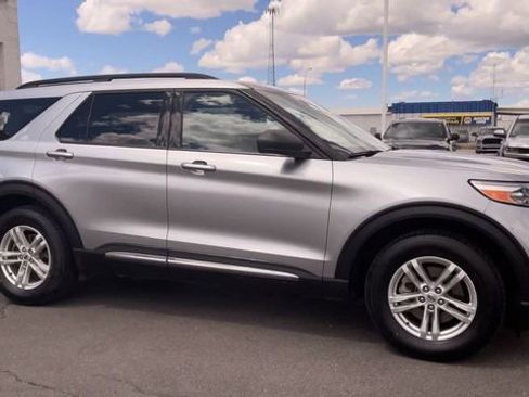 Used 2024 Ford Explorer XLT w/ Equipment Group 202A AWD/4WD image 3