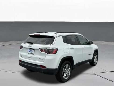 Used 2024 Jeep Compass Latitude AWD/4WD image 3