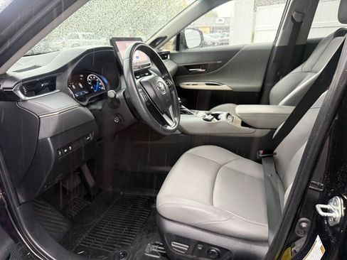 Certified 2023 Toyota Venza XLE image 14