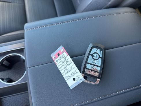 New 2025 Lincoln Nautilus Reserve image 25