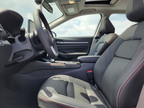 New 2025 Nissan Altima 2.5 SR image 17