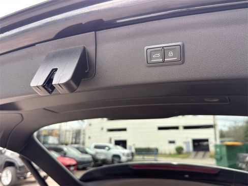 Used 2018 Audi Q3 2.0T Premium Plus w/ Premium Plus Package image 32