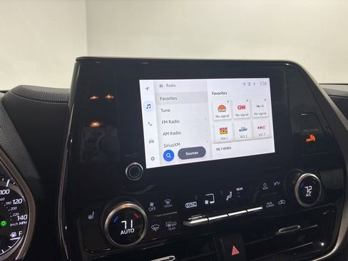 Used 2023 Toyota Highlander L image 18