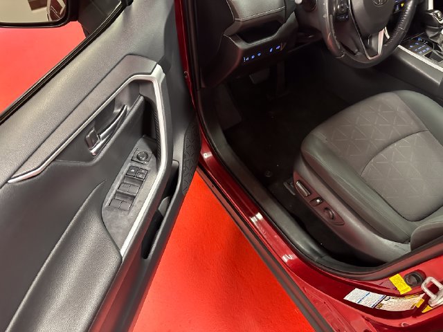 Used 2019 Toyota RAV4 XLE w/ Convenience Package AWD/4WD image 9