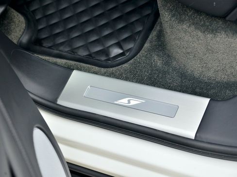 Used 2023 Bentley Bentayga image 13