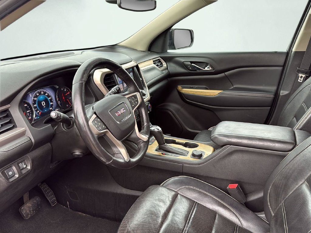 Used 2017 GMC Acadia Denali w/ Technology Package FWD image 2
