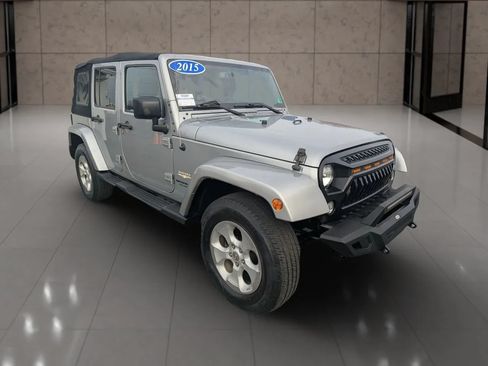 Used 2015 Jeep Wrangler Unlimited Sahara w/ Connectivity Group AWD/4WD image 5