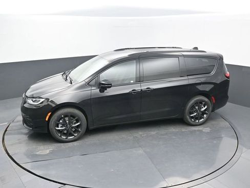 New 2026 Chrysler Pacifica Select w/ S Appearance Package image 45