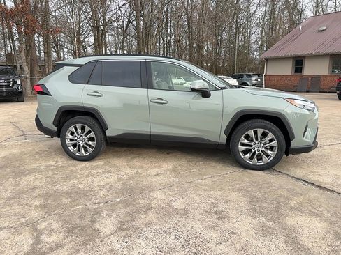Used 2023 Toyota RAV4 XLE Premium image 3