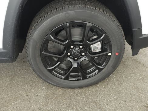 New 2026 Jeep Compass Latitude image 4