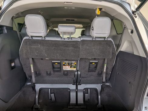 Used 2021 Toyota Sienna XLE FWD image 26