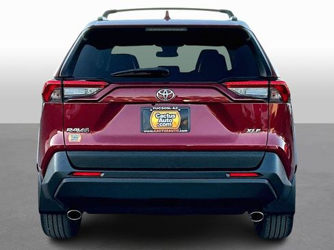 Used 2019 Toyota RAV4 XLE Premium image 4