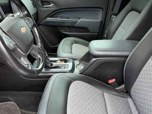 Used 2019 Chevrolet Colorado Z71 AWD/4WD image 3