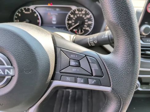 Used 2024 Nissan Altima 2.5 SV FWD image 16