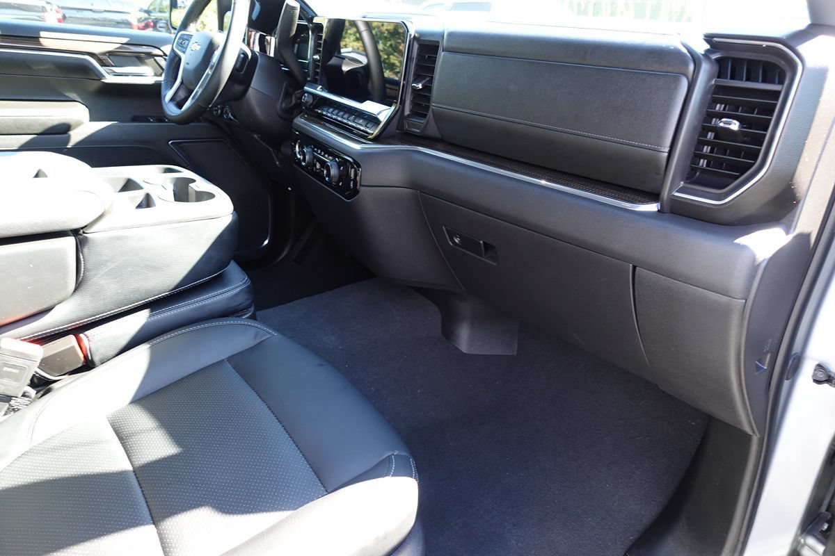 Used 2024 Chevrolet Silverado 1500 LT AWD/4WD image 38