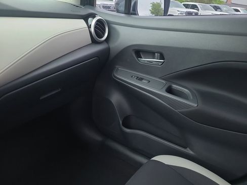 Used 2022 Nissan Versa SV image 18