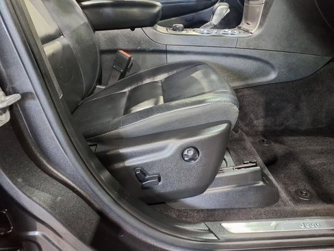 Used 2018 Jeep Grand Cherokee Limited image 23