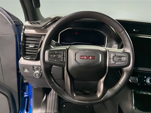 Used 2022 GMC Sierra 1500 AT4 w/ AT4 Premium Package AWD/4WD image 18