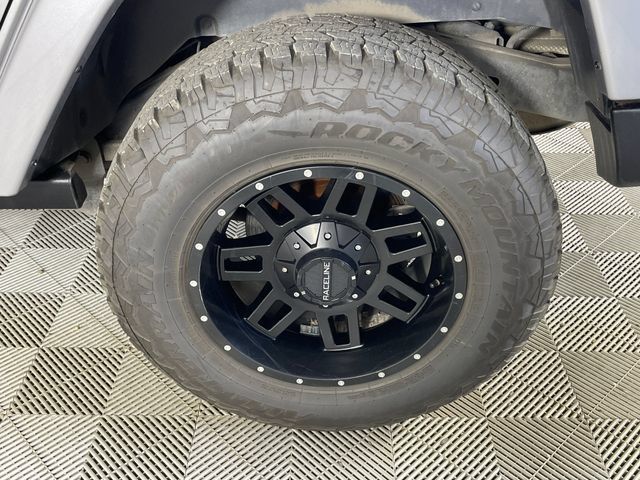 Used 2017 Jeep Wrangler Unlimited Sahara AWD/4WD image 18
