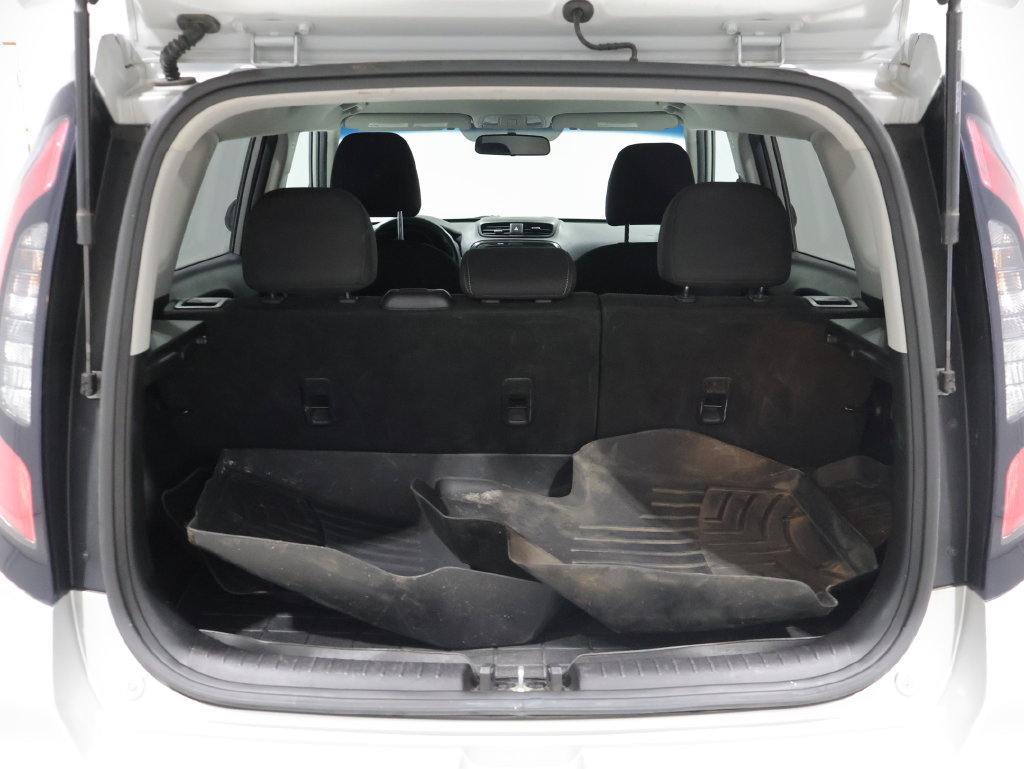 Used 2018 Kia Soul + FWD image 12