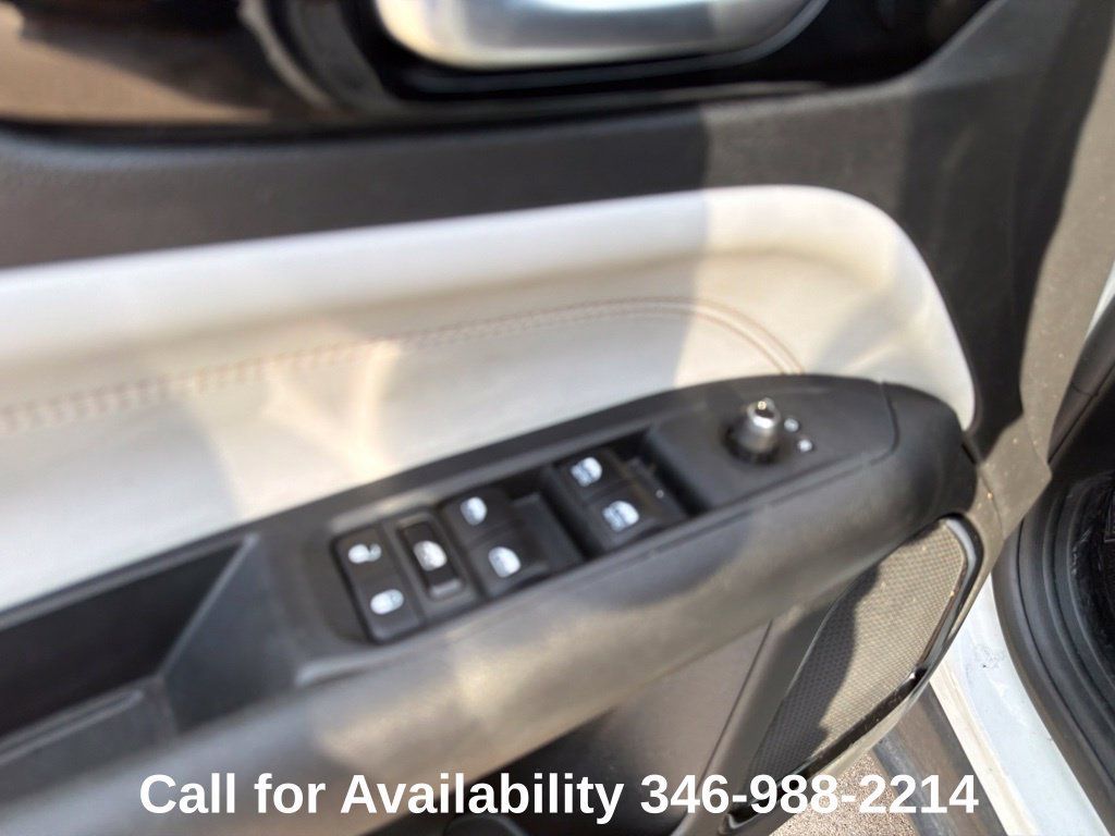 Used 2024 Jeep Compass Limited AWD/4WD image 13