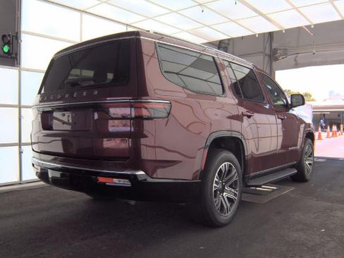 Used 2024 Jeep Wagoneer 2WD w/ Premium Group I image 9