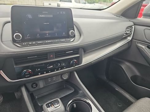 Used 2025 Nissan Rogue SV AWD/4WD image 24