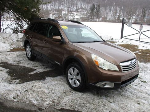 Used 2011 Subaru Outback 2.5i Premium image 3
