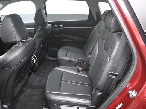 Certified 2025 Kia Sorento SX image 31