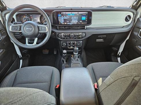Used 2025 Jeep Wrangler Unlimited Sahara AWD/4WD image 16