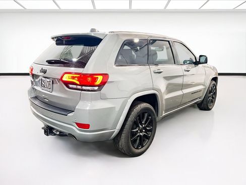 Used 2020 Jeep Grand Cherokee Altitude AWD/4WD image 4