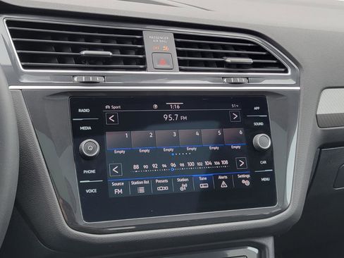 Certified 2023 Volkswagen Tiguan SE w/ Panoramic Sunroof Package image 27