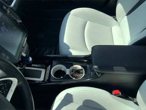 Used 2017 Toyota Prius Prime Premium image 12