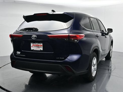 Used 2023 Toyota Highlander LE AWD/4WD image 6