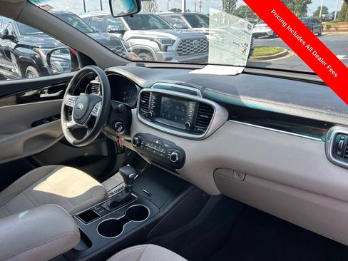 Used 2019 Kia Sorento FWD image 21