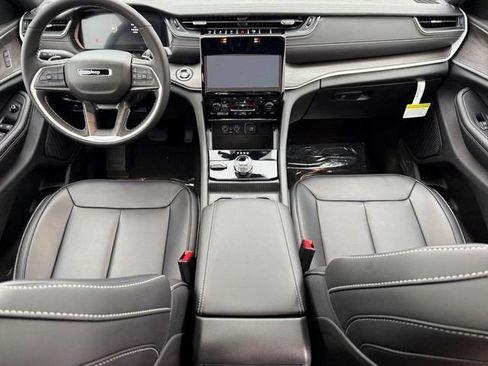 New 2025 Jeep Grand Cherokee L Limited image 16