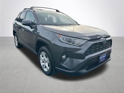 Used 2020 Toyota RAV4 XLE image 5