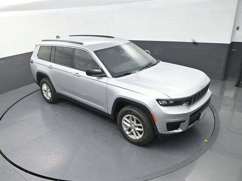 Used 2025 Jeep Grand Cherokee L Laredo AWD/4WD image 11