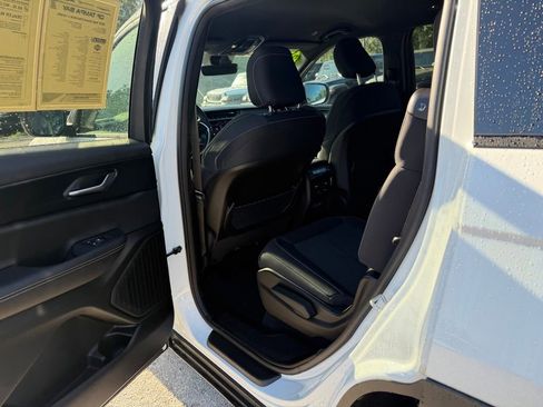 Certified 2025 Jeep Grand Cherokee L Laredo RWD image 27