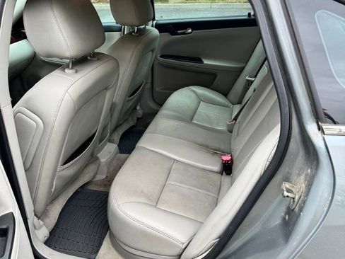 Used 2009 Chevrolet Impala LT w/ Luxury Edition Package FWD image 10