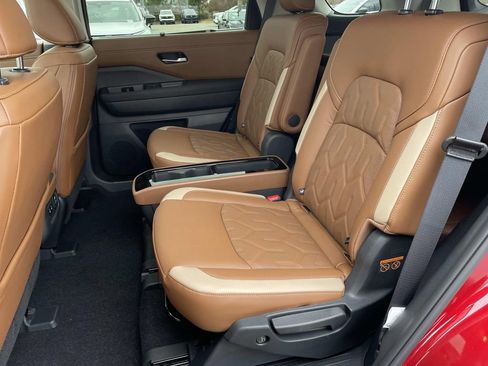 New 2026 Nissan Pathfinder Platinum AWD/4WD image 18