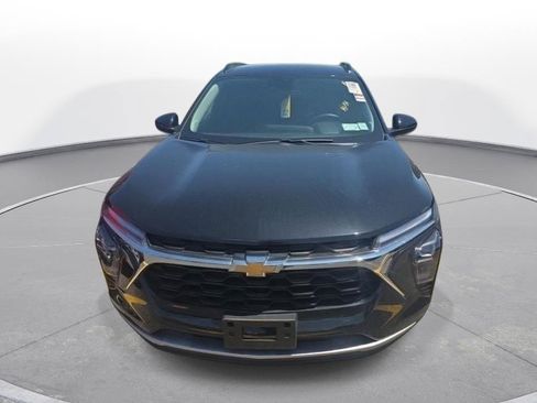 Used 2025 Chevrolet Trax LT w/ LT Convenience Package FWD image 8