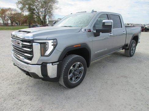 New 2026 GMC Sierra 3500 SLT image 9